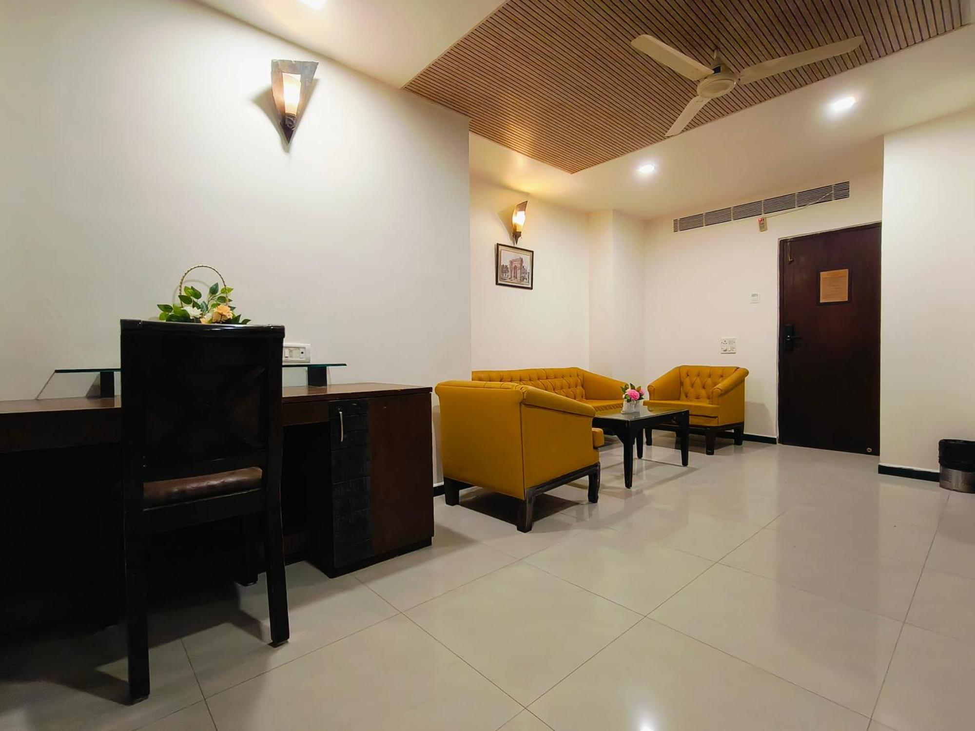 Hotel Heritage 2001, Nagpur Exterior photo